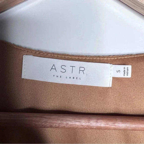 ASTR The Label Mustard Yellow Bubble Hem Long Sleeve Blouse Size Small - Picture 7 of 8